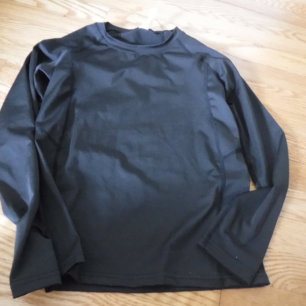 Boys Size 150 / 12 Black Long Sleeve Athletic Moisture Wicking Shirt